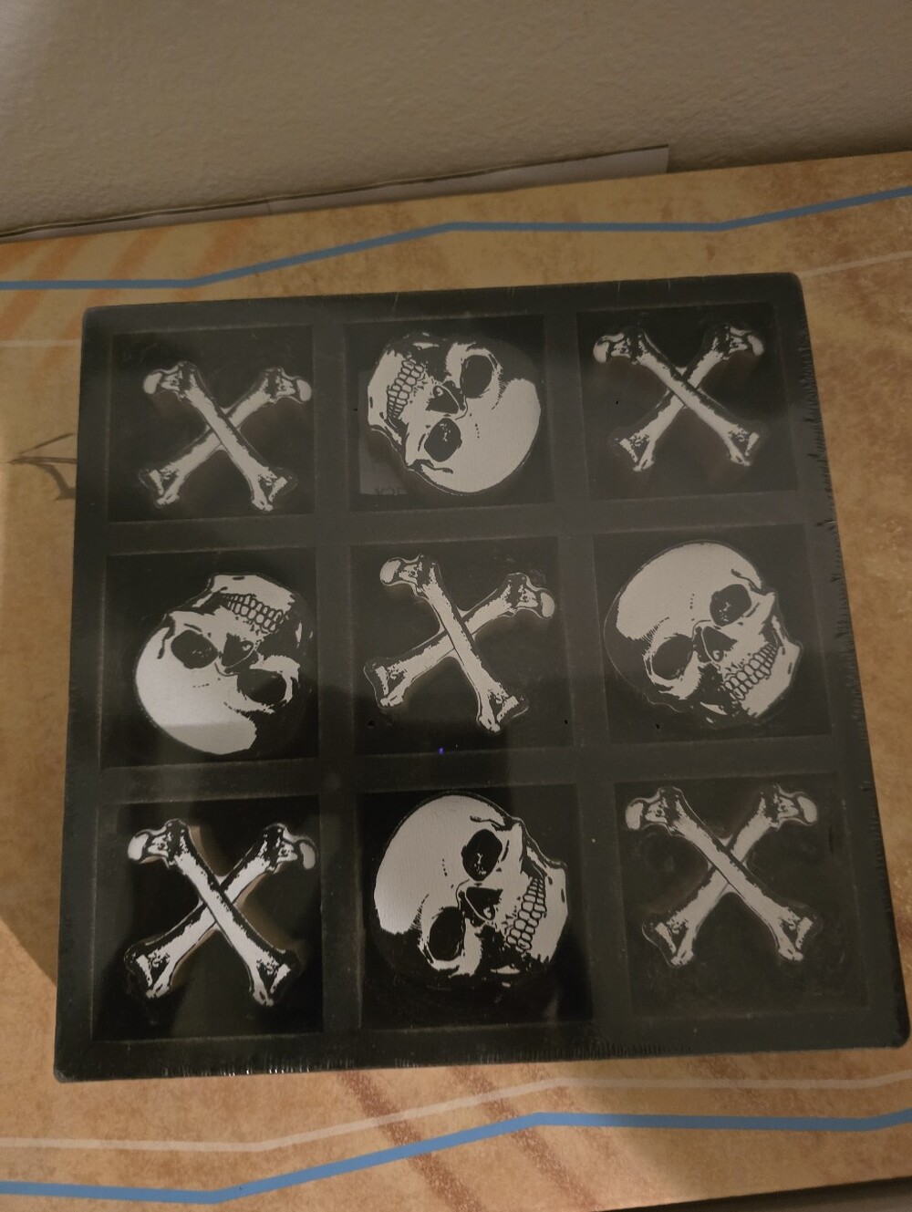 Skull & Crossbones TIC TAC TOE set - Black and White